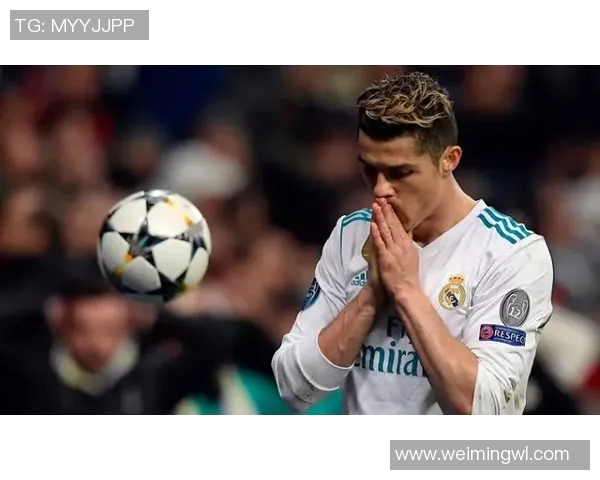 C罗足球明星床头挂画打造运动氛围提升卧室品味与个性展示